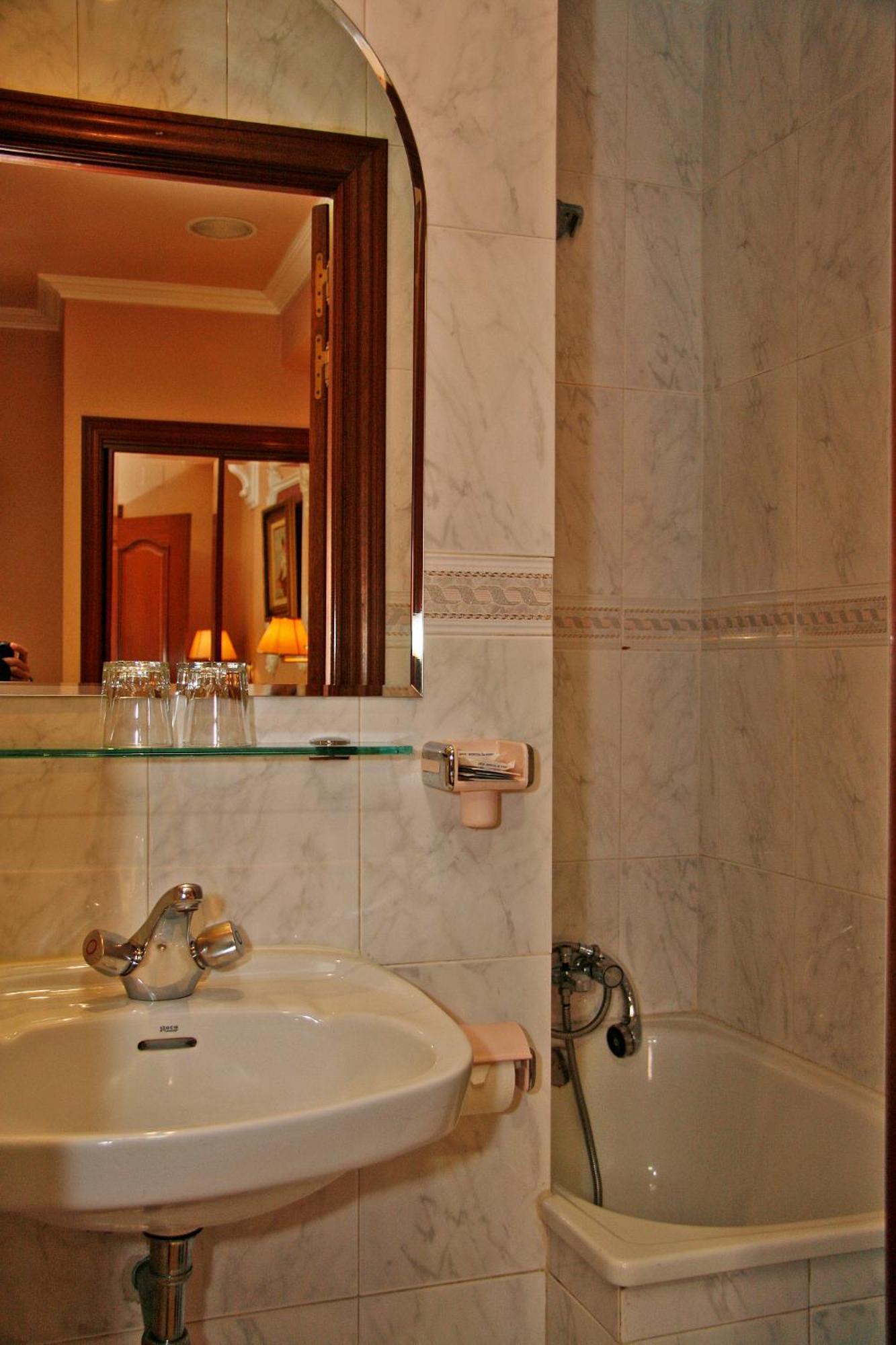 Hostal Victoria III Madrid Exteriér fotografie