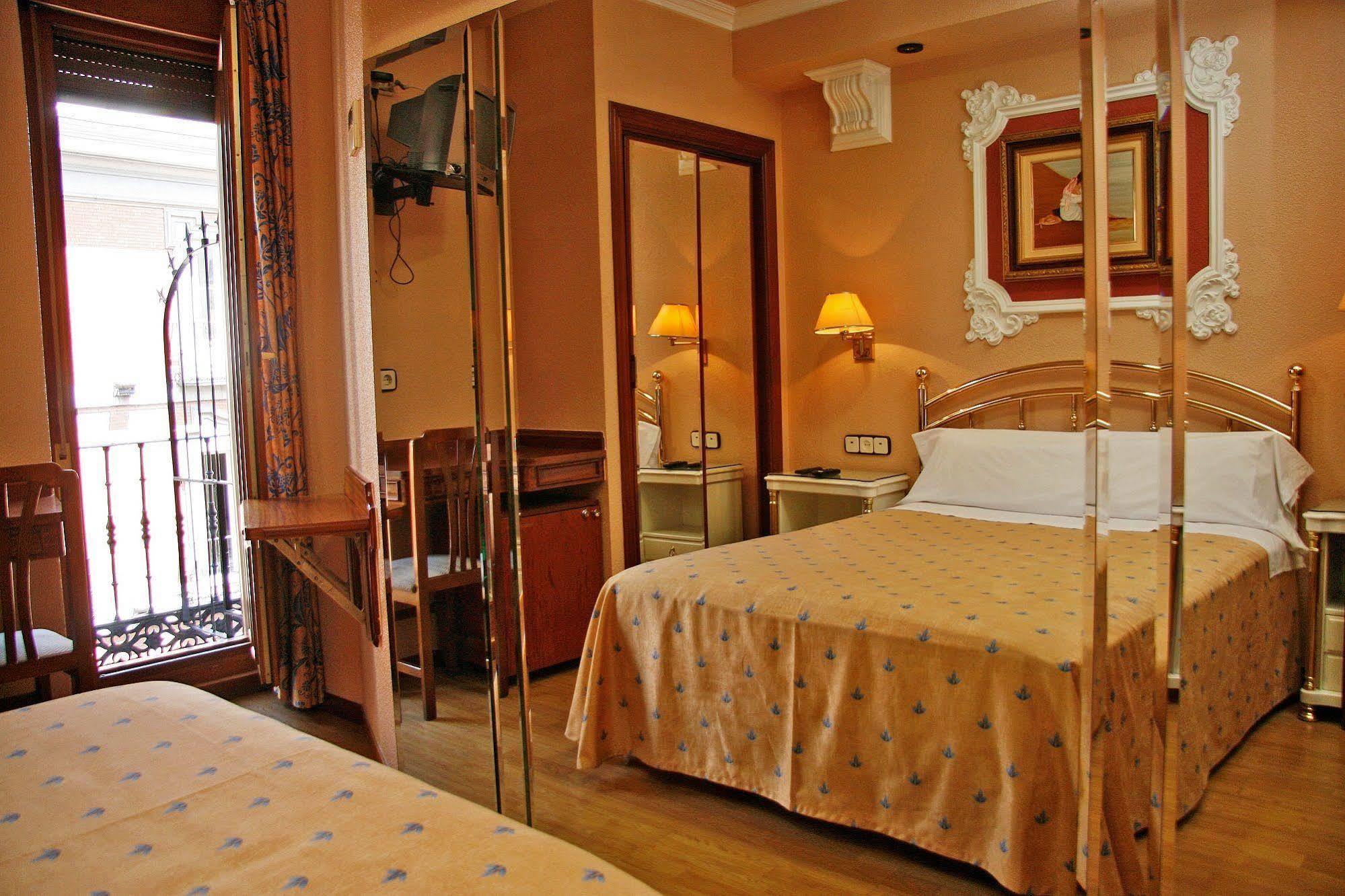 Hostal Victoria III Madrid Exteriér fotografie