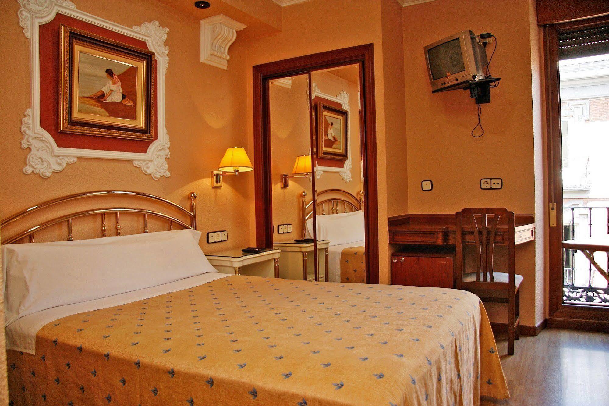 Hostal Victoria III Madrid Exteriér fotografie