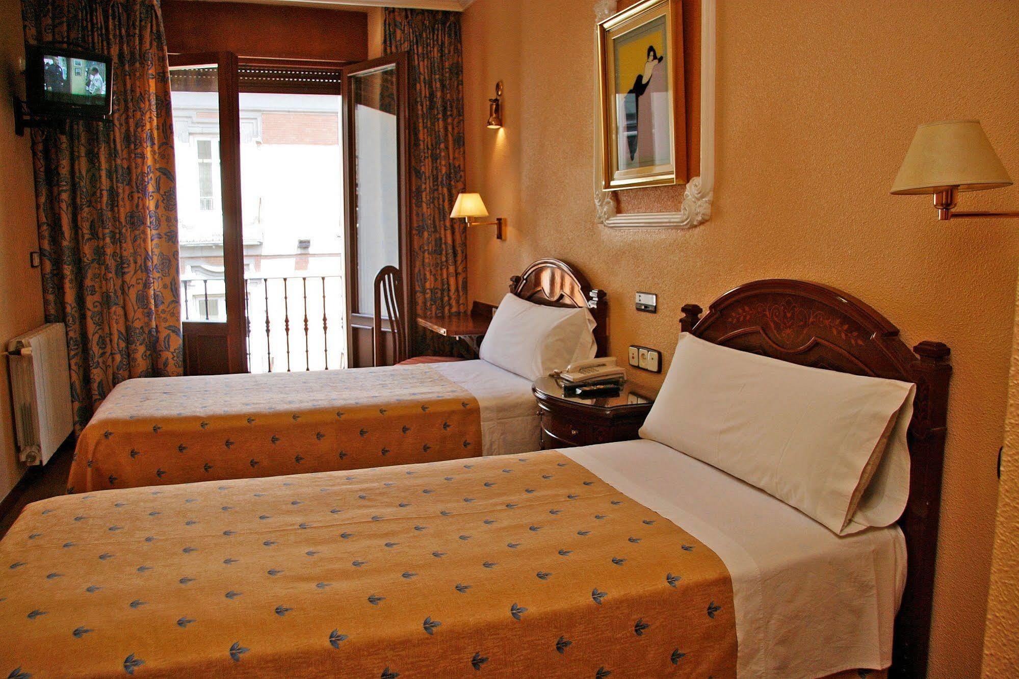 Hostal Victoria III Madrid Exteriér fotografie